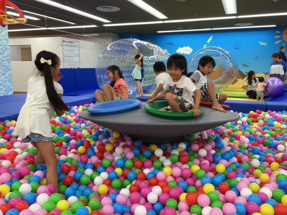 【キュン】ことりのおおきなあそびば めっちゃ楽しい室内遊園地｜The Kids大阪コーナン中もず店