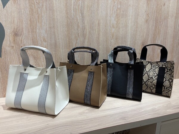 ☆新作のバッグ多数入荷しております☆