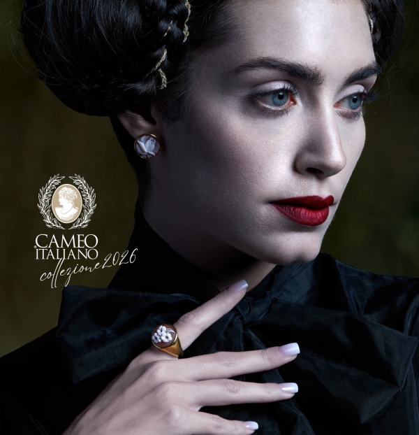 時代と共にカメオも洗練されて登場です。