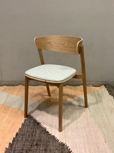 新商品のチェアをご紹介
