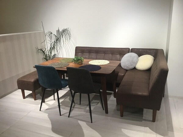 家族団欒にぴったり！コーナーソファのご紹介