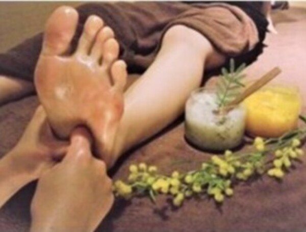 リフレクソロジー(足つぼ)で、身体をスッキリ☆