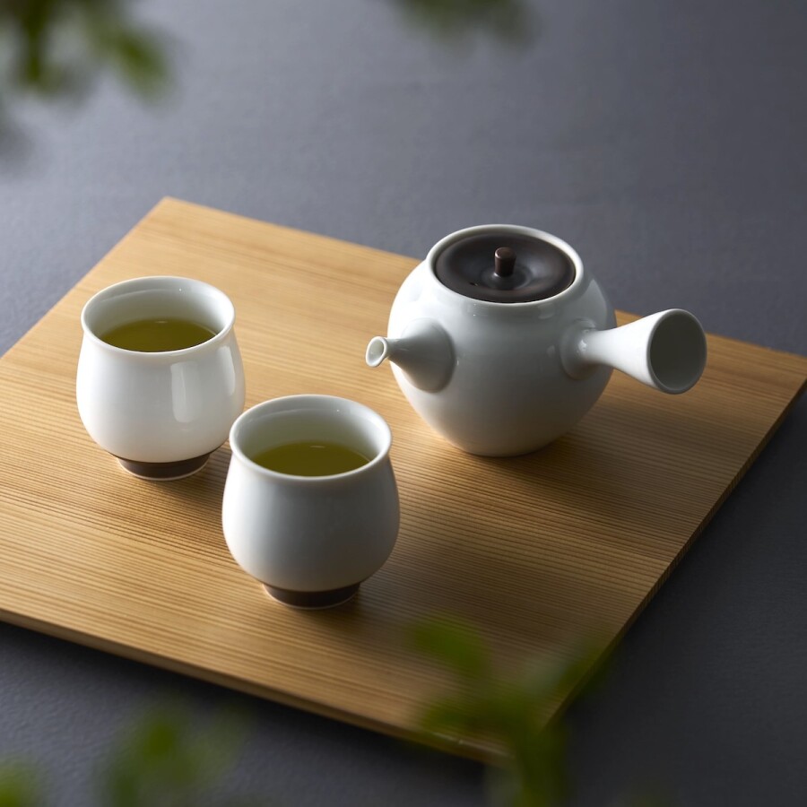 秋冬番茶を"錆釉 急須・湯呑セット"で美味しく淹れる。